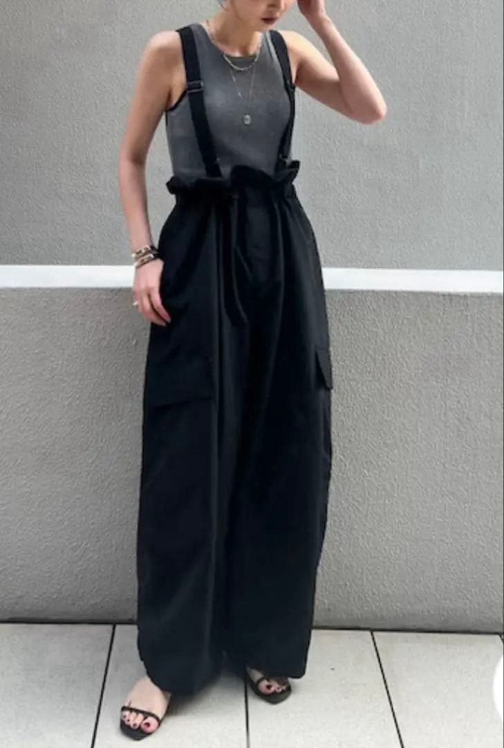 出品9/7まで　Curensology サロペットパンツ　黒