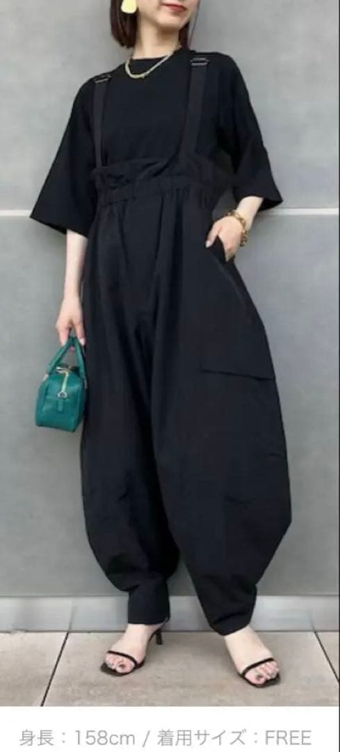 出品9/7まで　Curensology サロペットパンツ　黒