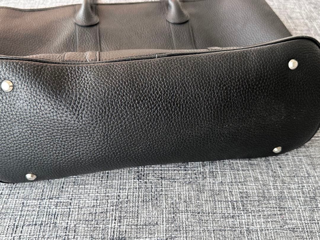 黒 レザービジネスバッグ 底鋲付き