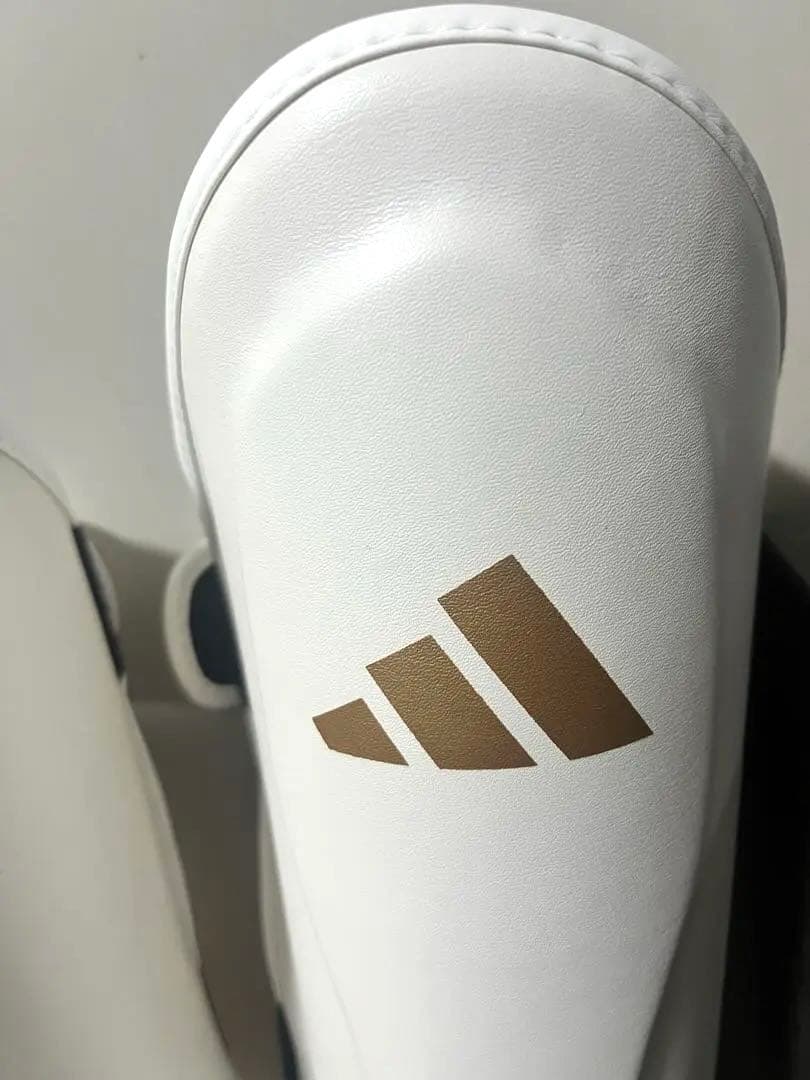 もっちゃんadidas NEW 超軽量 レガースホワイトゴールド/Sサイズ