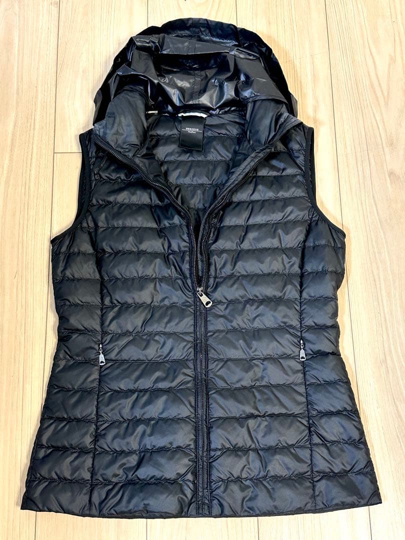 美品マックスマーラ☆MaxMaraWEEKEND軽量ダウンベスト黒中綿フード付