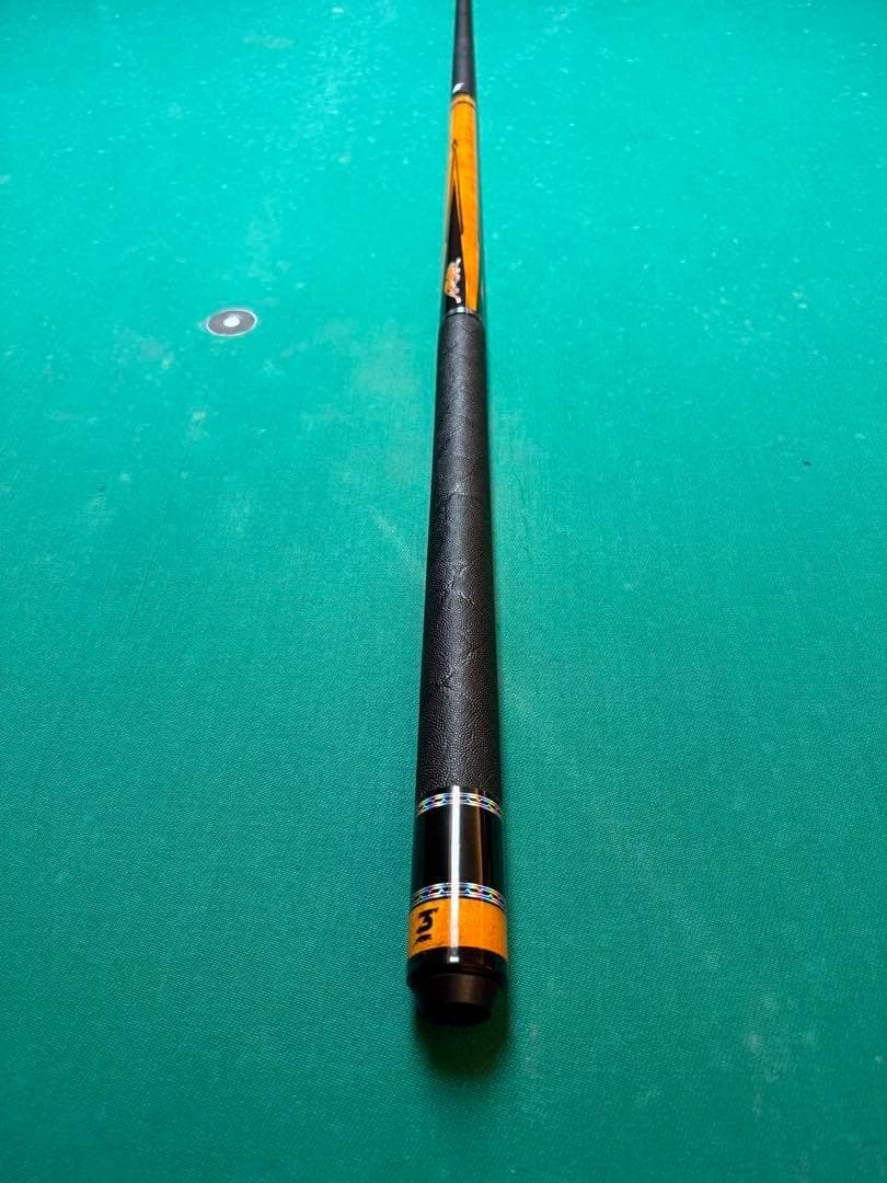 【ユニロック対応】1/2分割 ビリヤードキュー オレンジ×黒 炭素繊維シャフト