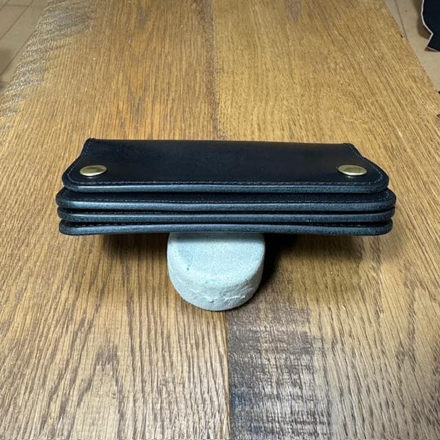 もとまち　ミドルトラッカーウォレット　栃木レザーブラック　真鍮