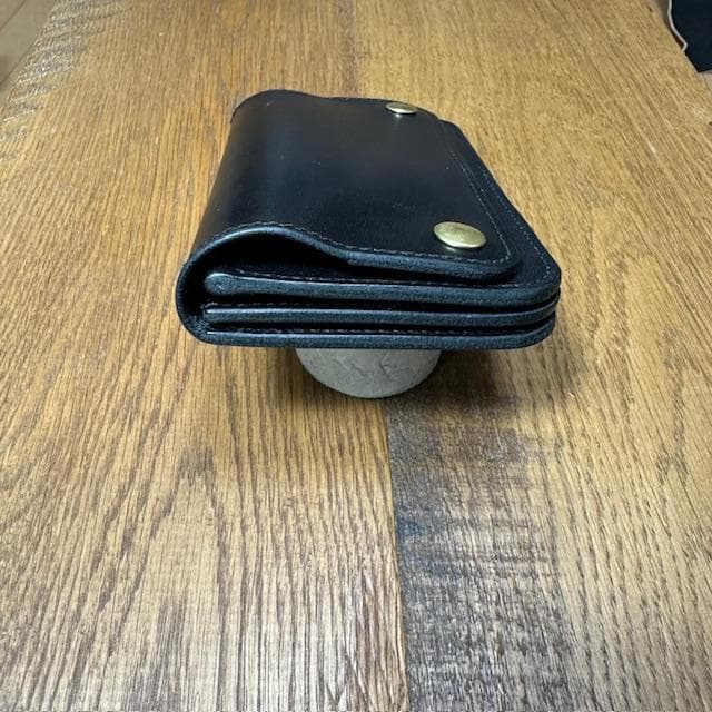 もとまち　ミドルトラッカーウォレット　栃木レザーブラック　真鍮