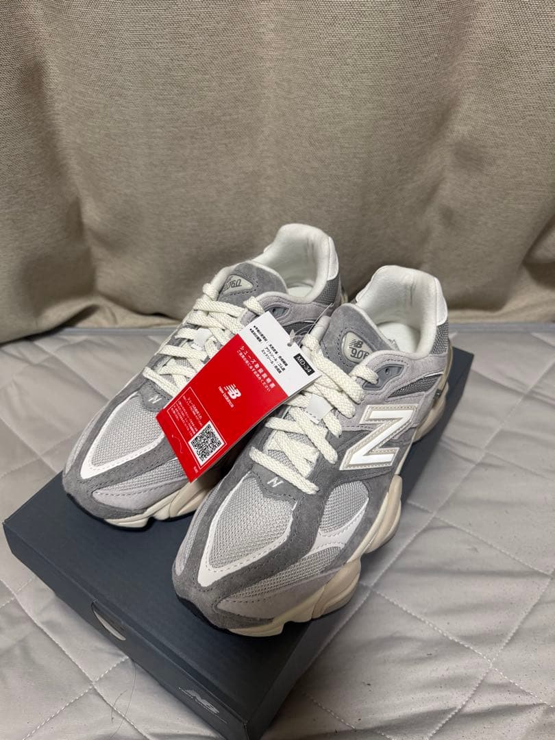 New Balance グレー スニーカー タグ付き