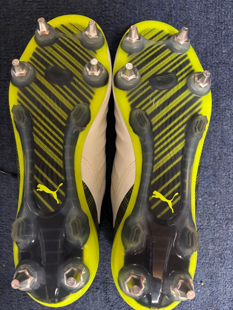 新品未使用PUMA サッカースパイクSG 天然芝用