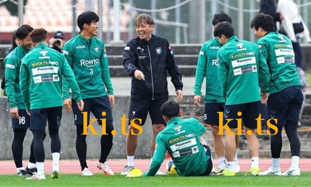 ガンバ大阪　PROトレーニングハーフジップトップ(FPグリーン)