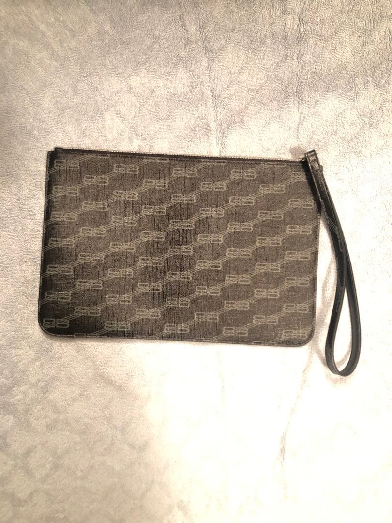 【ほぼ未使用品】BALENCIAGA バレンシアガ　クラッチバッグ