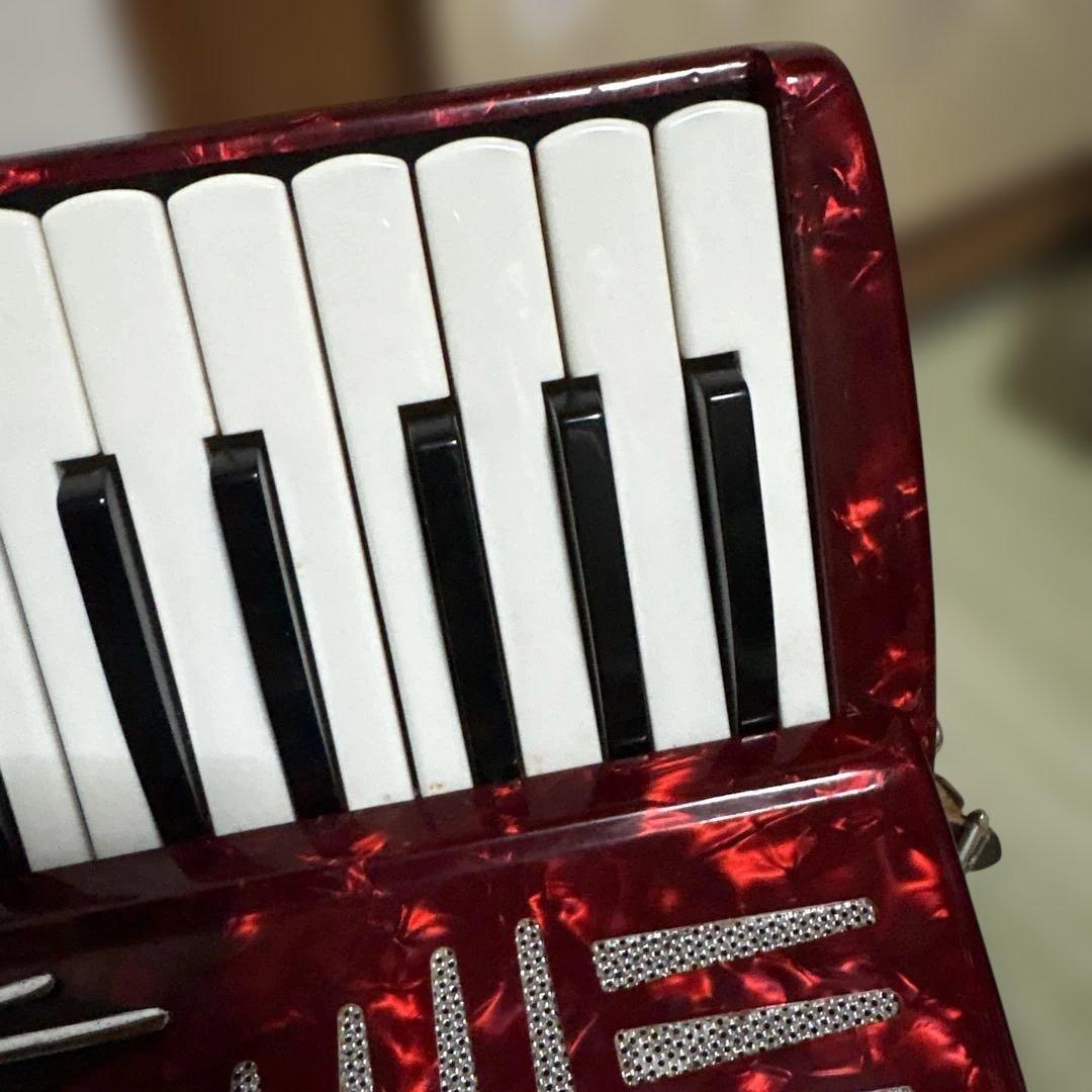 ヤマハ　YAMAHA アコーディオン　ピアノ　鍵盤　楽器　演奏　赤　ソフトケース