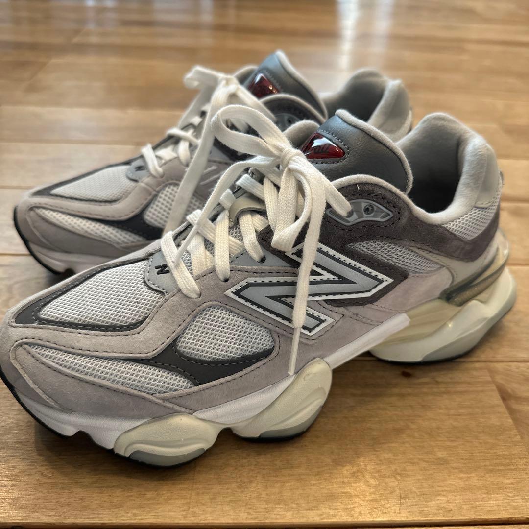 New Balance 9060 グレー/ホワイト スニーカー