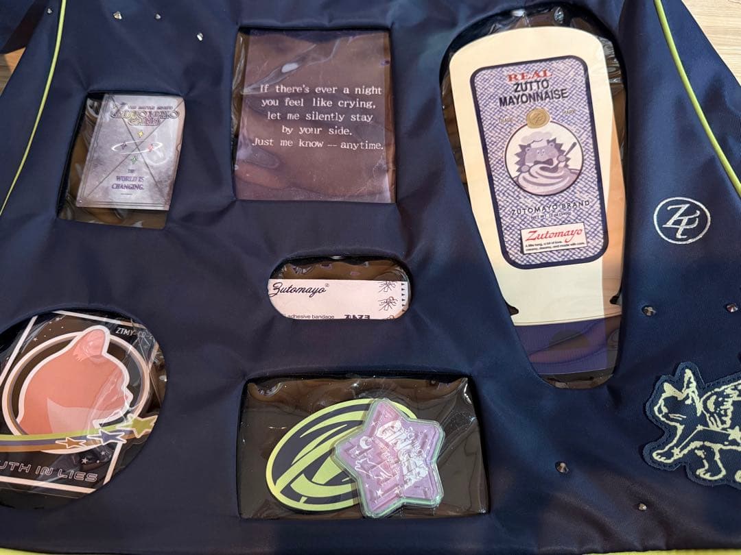 ずとまよ ディスプレイショルダーバッグ