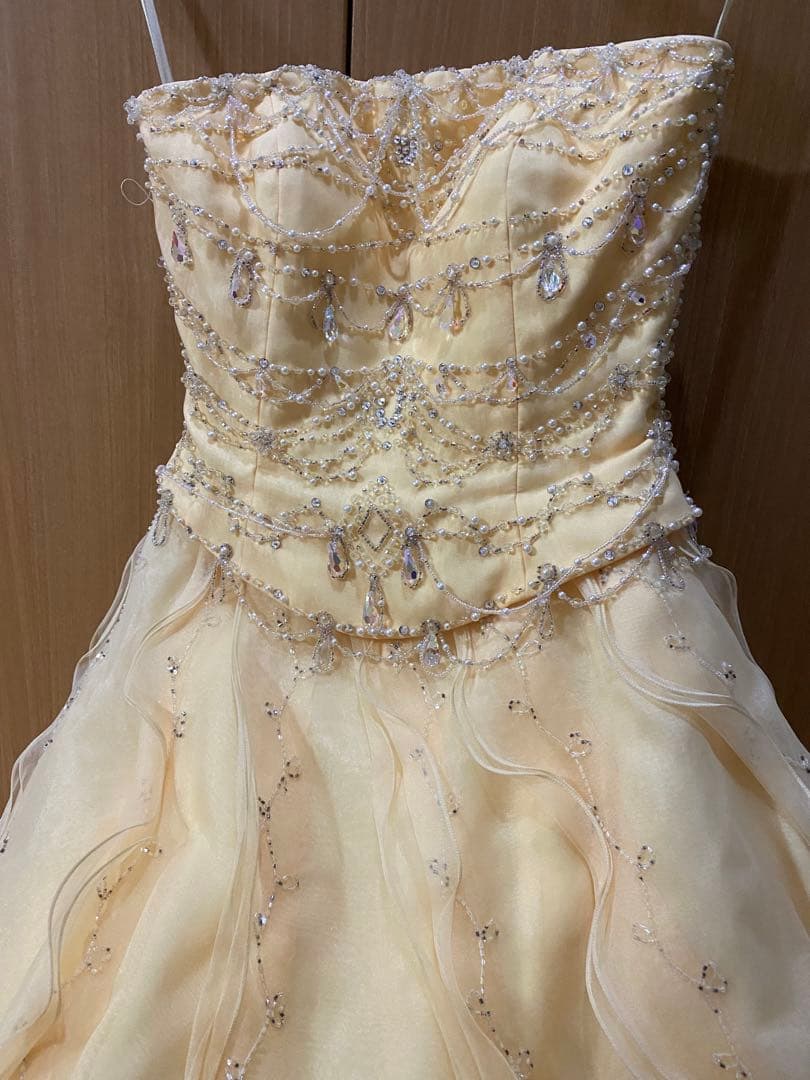 ウエディング、演奏会　黄色にキラキラが一杯ついたかわいいドレス　Sサイズ