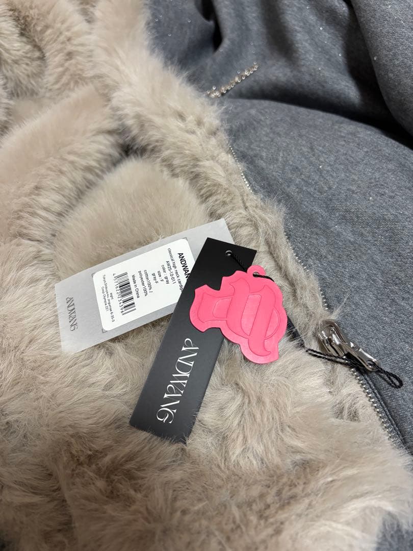 トップス andwang Kirakira 2way fur zip up beige