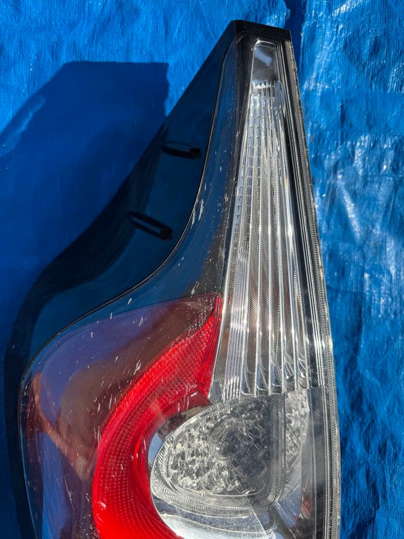 トヨタ アクア純正テールランプ 左側のみ