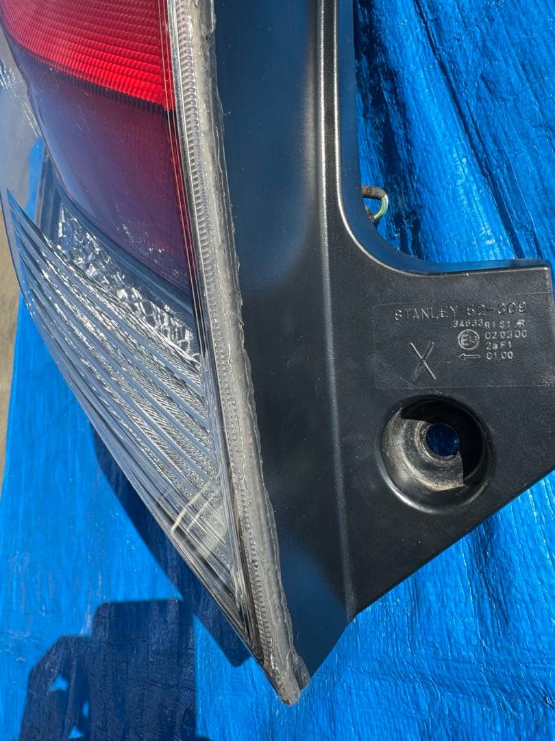 トヨタ アクア純正テールランプ 左側のみ