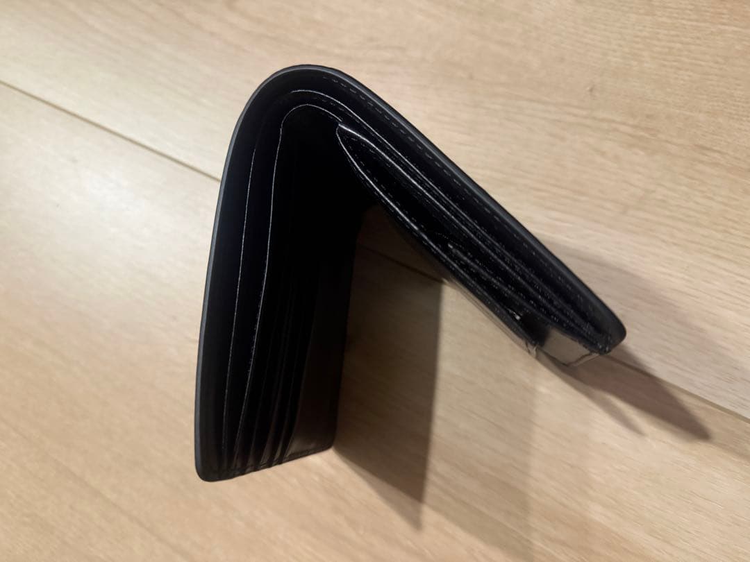 DIESEL黒のレザー二つ折り財布 ロゴ入り