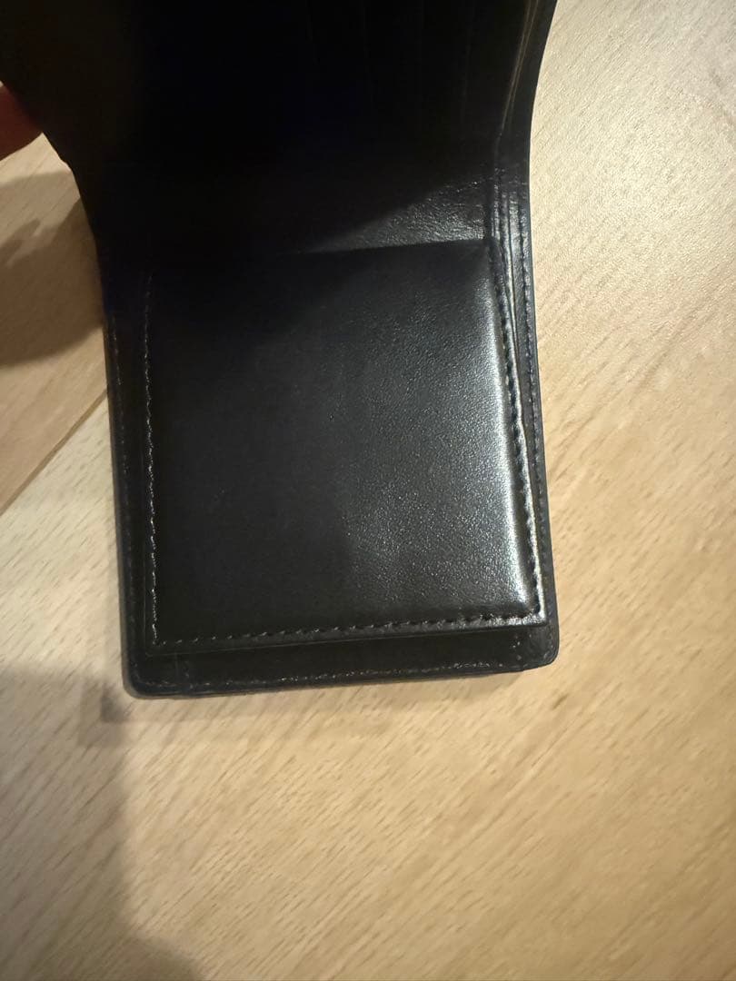 DIESEL黒のレザー二つ折り財布 ロゴ入り