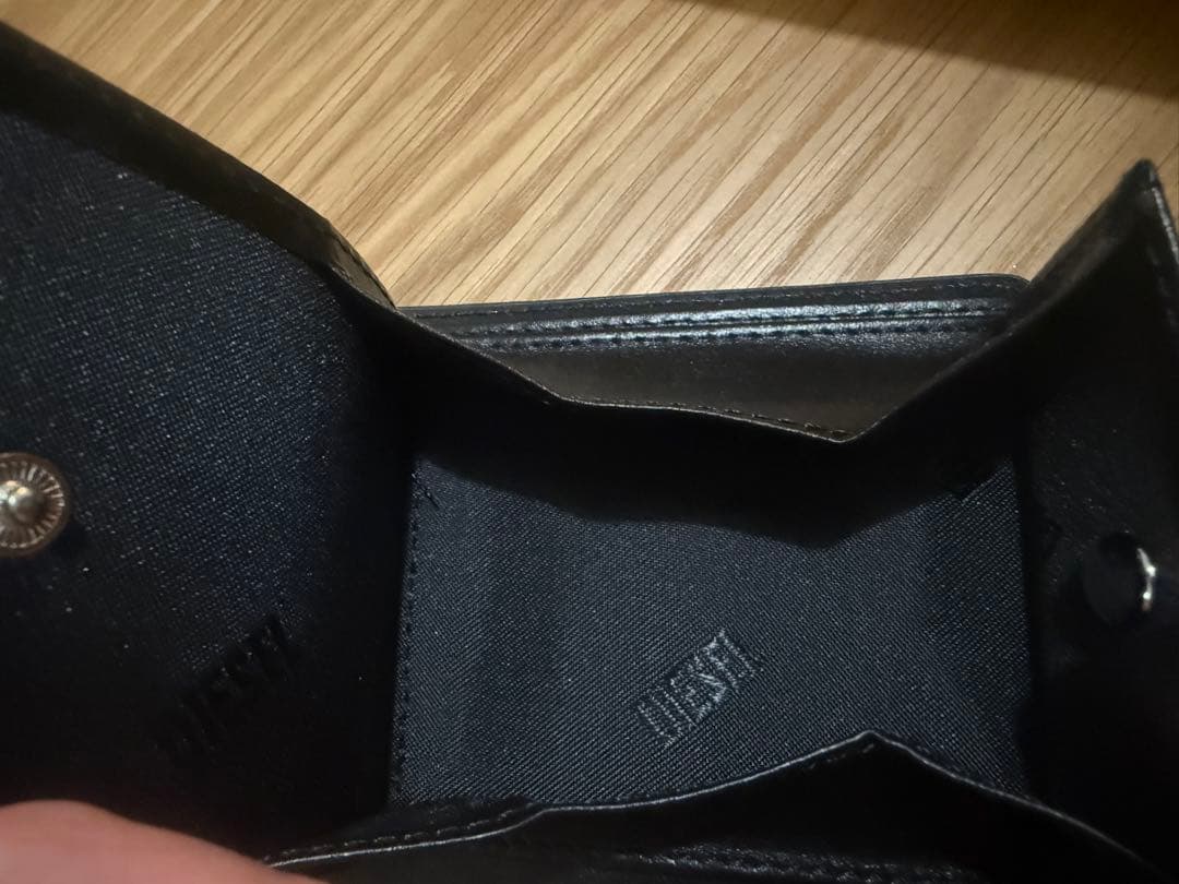 DIESEL黒のレザー二つ折り財布 ロゴ入り