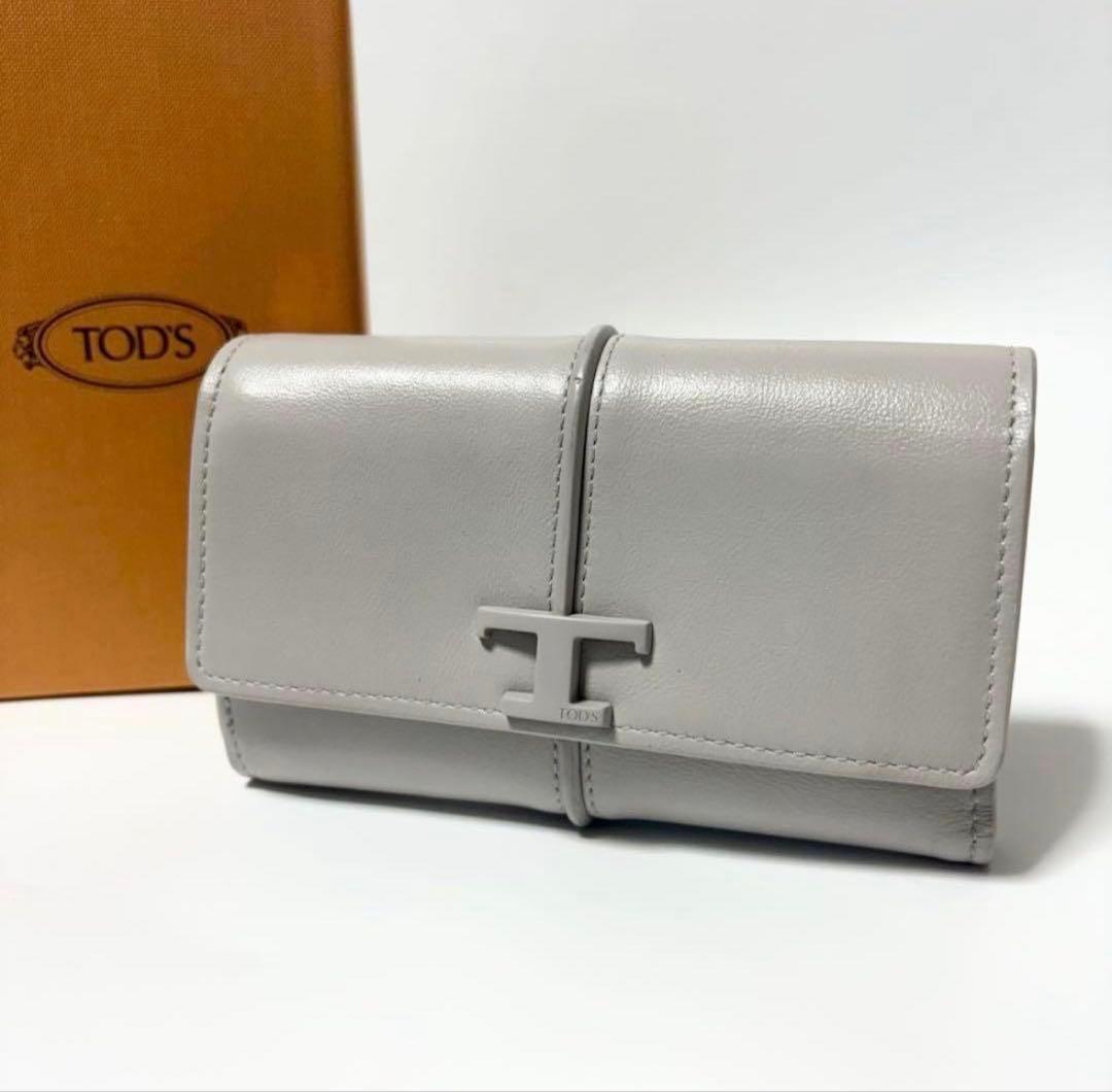 美品　トッズ T タイムレス レザー ウォレット　三つ折り財布　コンパクト