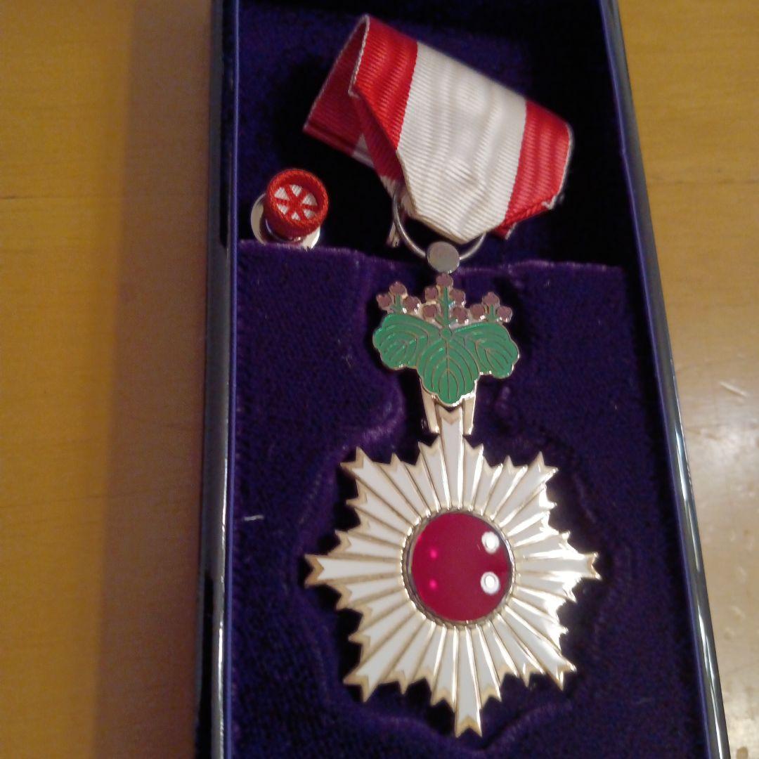 【激レア 極美品】旭日単光章 現行タイプ 改正後新型 純銀製　勲章 旧 勲六等