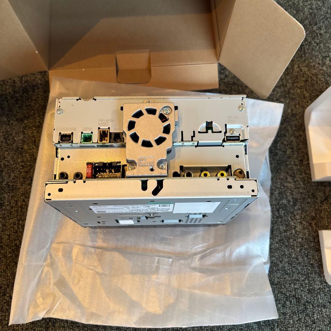 【新品未使用品】パイオニア カロッツェリア 楽ナビ AVIC-RZ303II