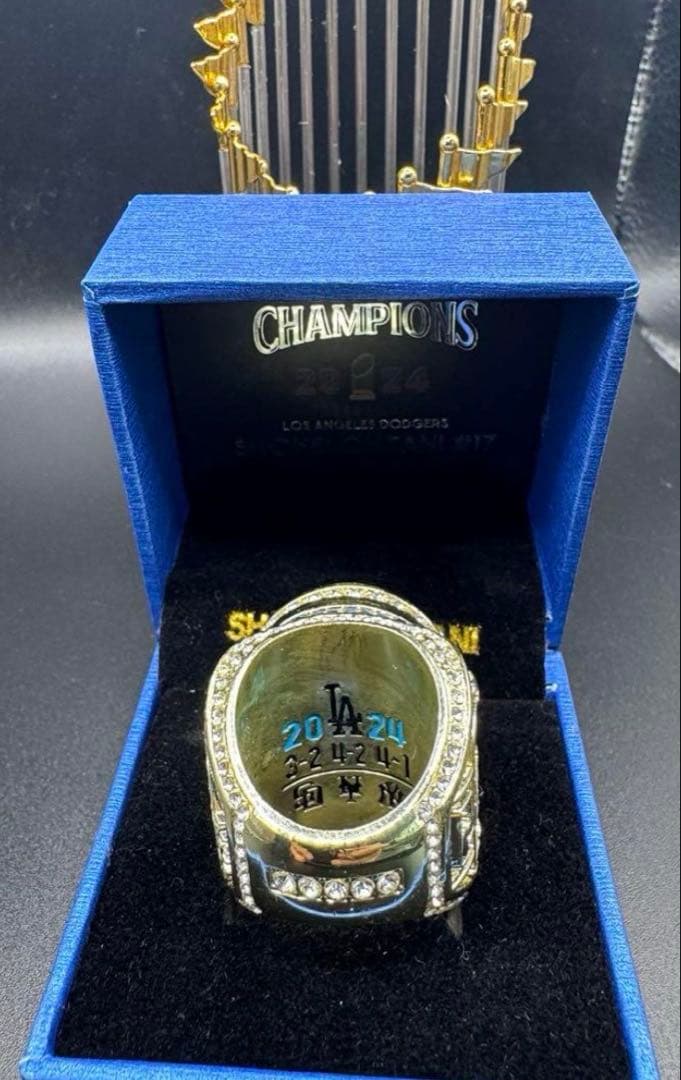 ドジャース 大谷翔平 チャンピオンリング 特製ケースミニトロフィーセット