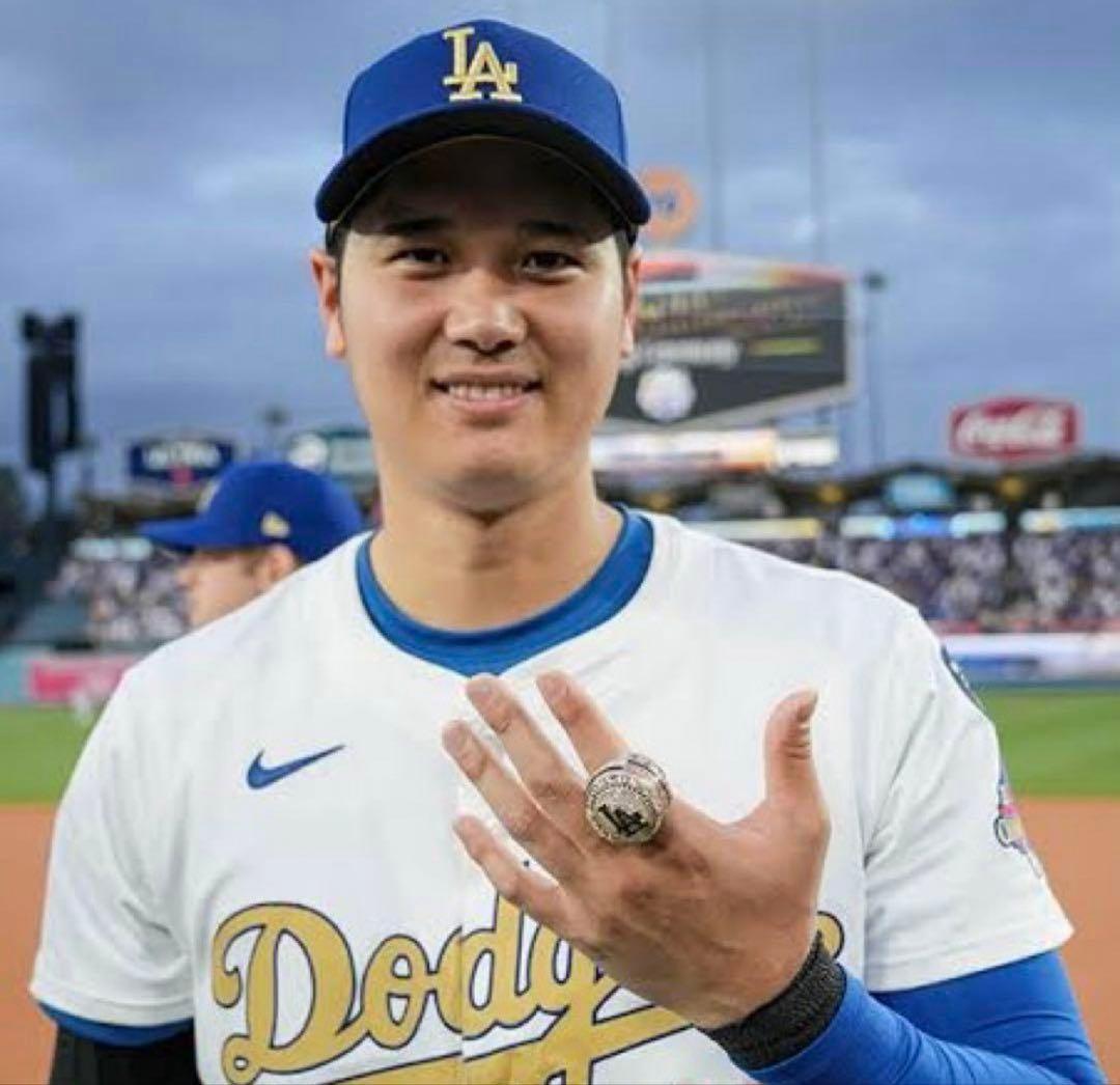 ドジャース 大谷翔平 チャンピオンリング 特製ケースミニトロフィーセット