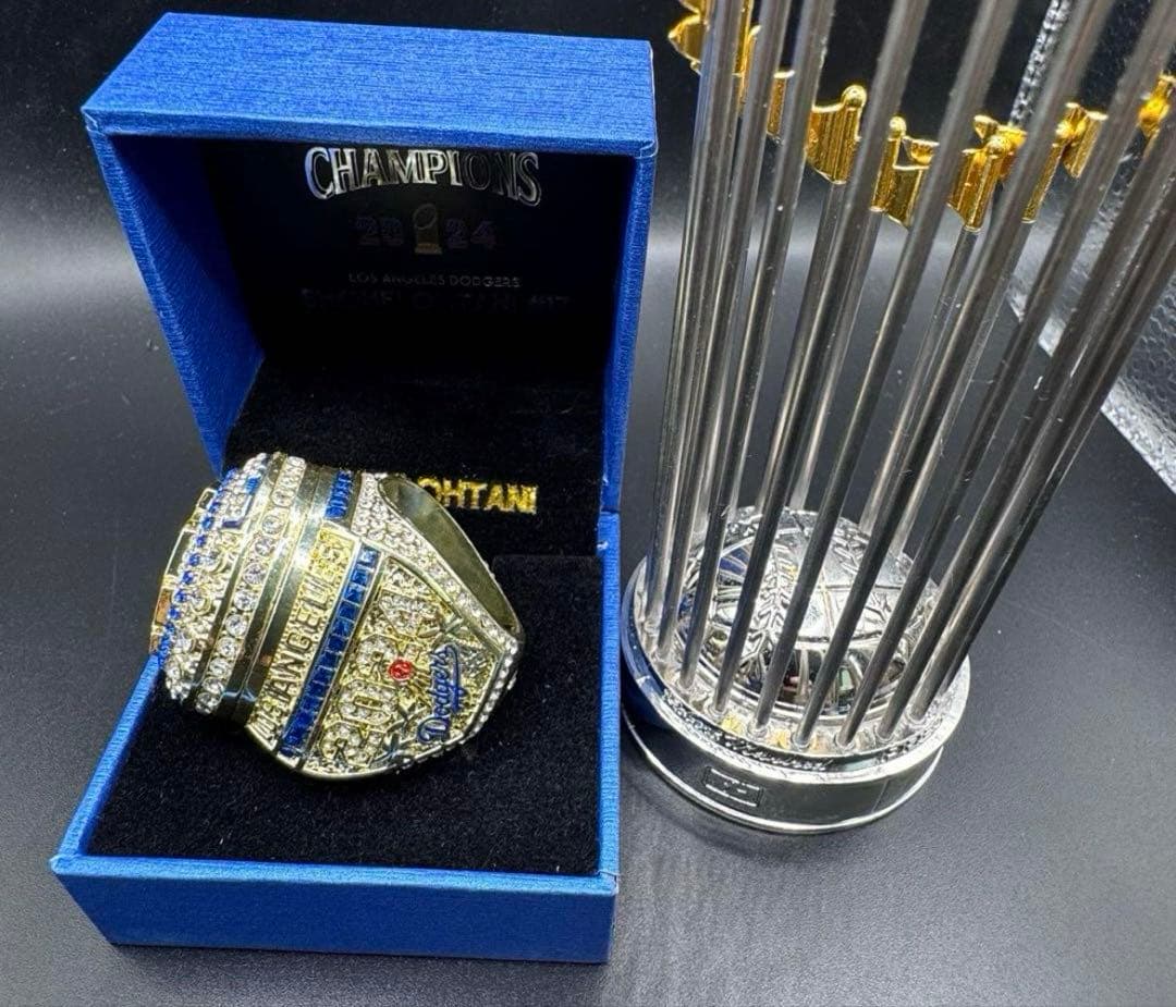 ドジャース 大谷翔平 チャンピオンリング 特製ケースミニトロフィーセット