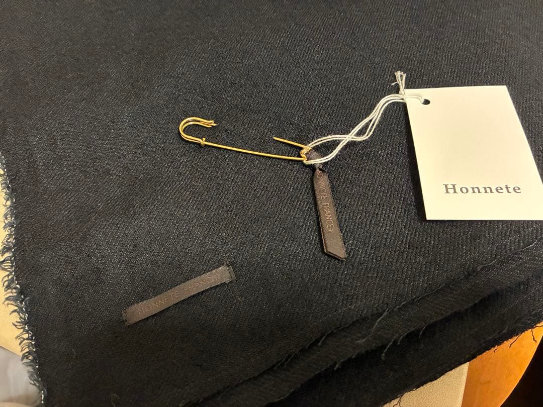 honnete ウールリネンストール　黒