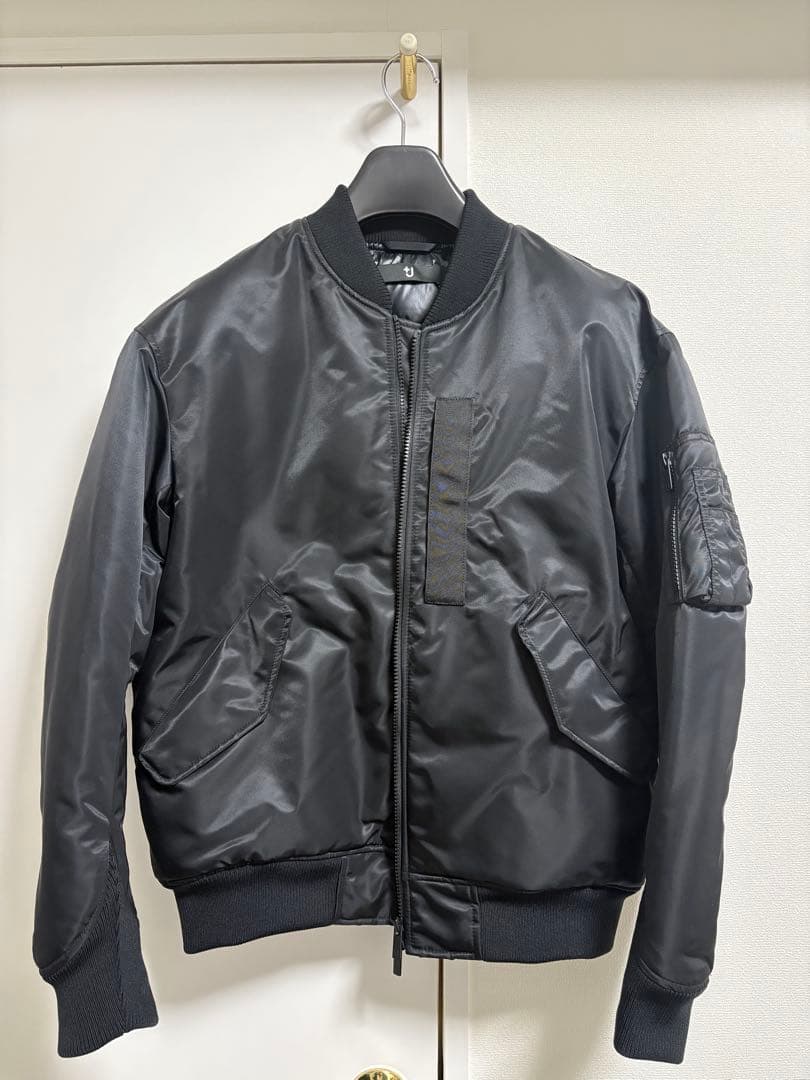 美品 UNIQLO+J M ハイブリッドダウンオーバーサイズ MA-1ブルゾン