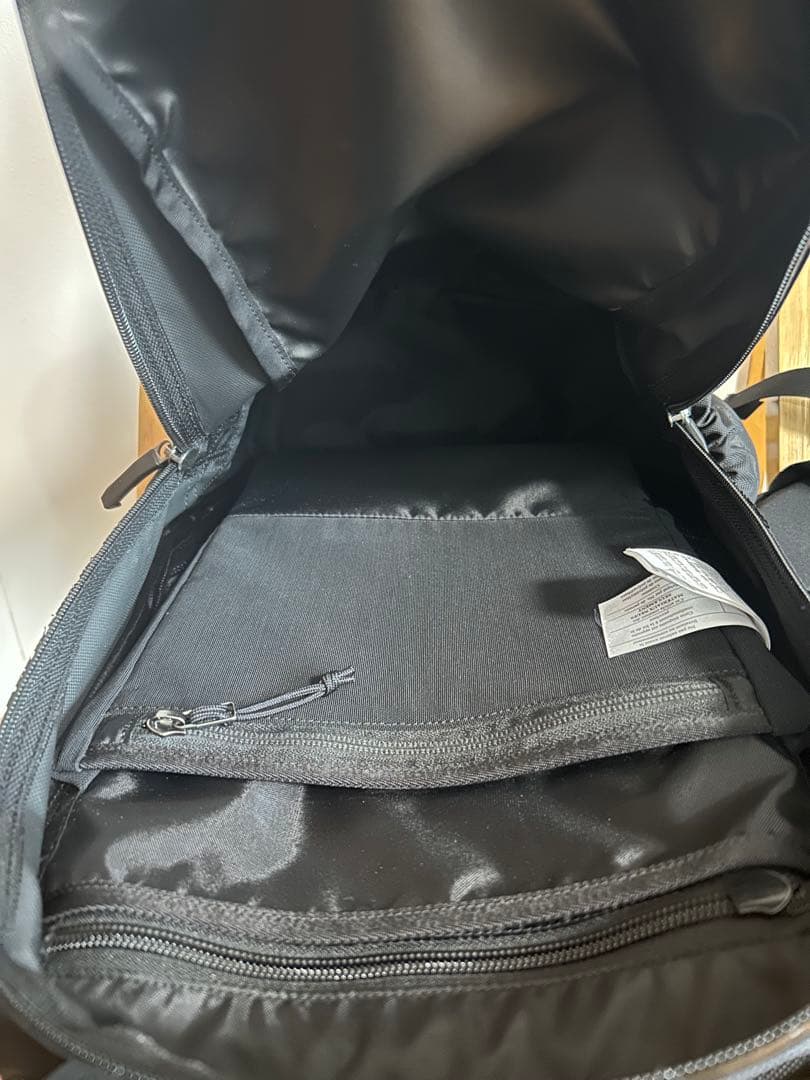 【美品】国内正規品 アークテリクス アロー16 ブラック×ゴールド 廃盤カラー