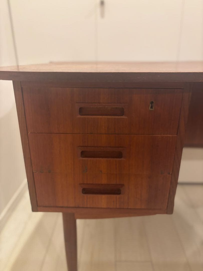 ヴィンテージ　北欧家具　チーク材　キドニーデスク　デンマーク