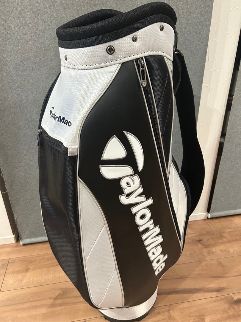 TaylorMade トゥルーライト　ゴルフバッグ