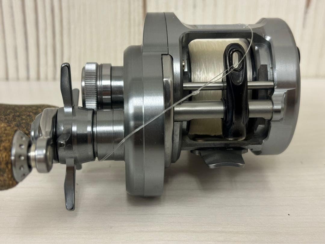 シマノ　19カルカッタコンクエストDC200 右巻き