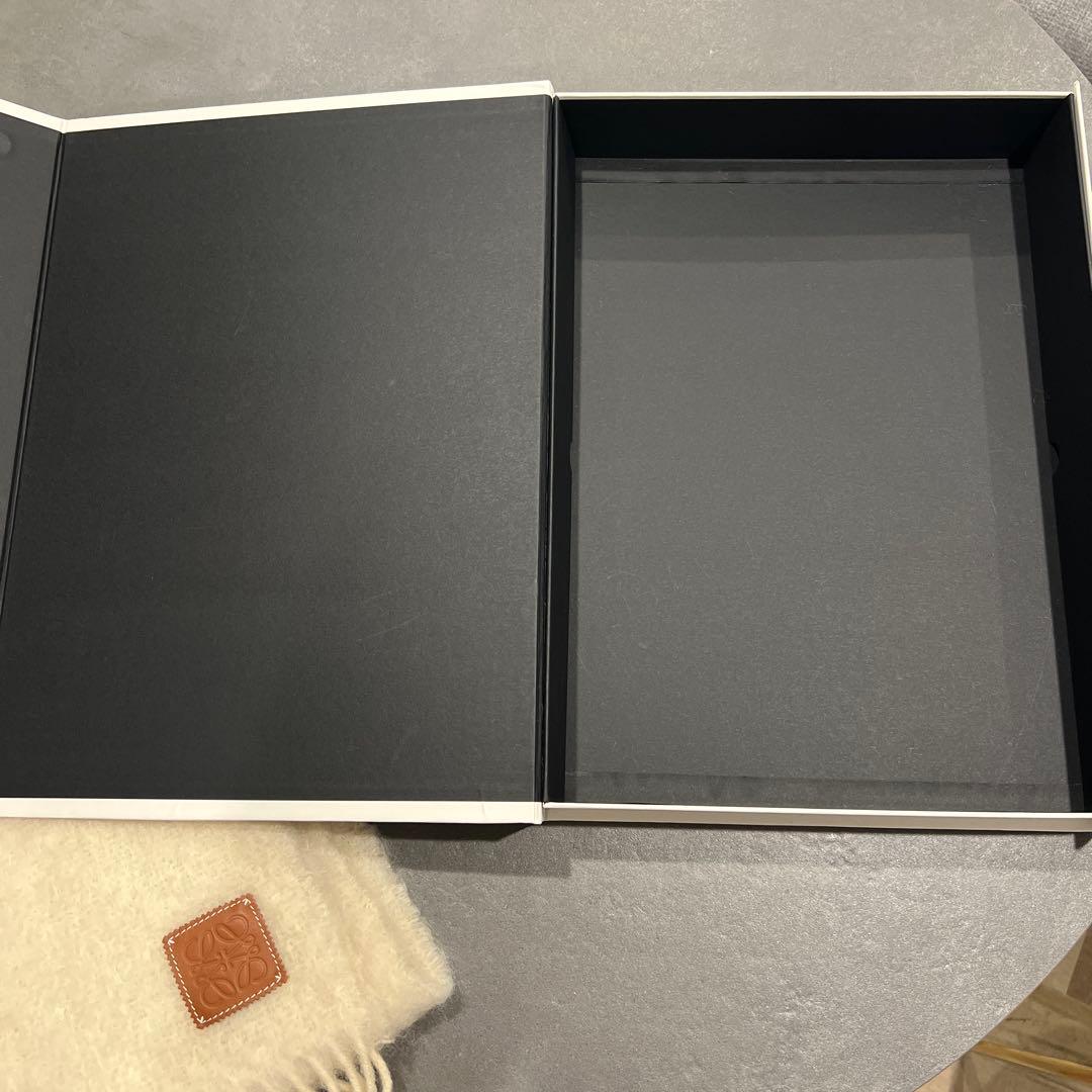 LORWE ロエベ　ホワイト マフラー 箱付き