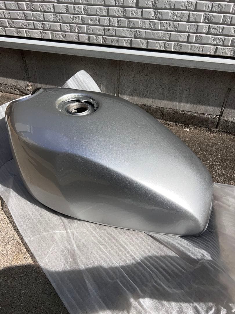 ［美品］　ゼファーカイχ タンク　純正シルバー