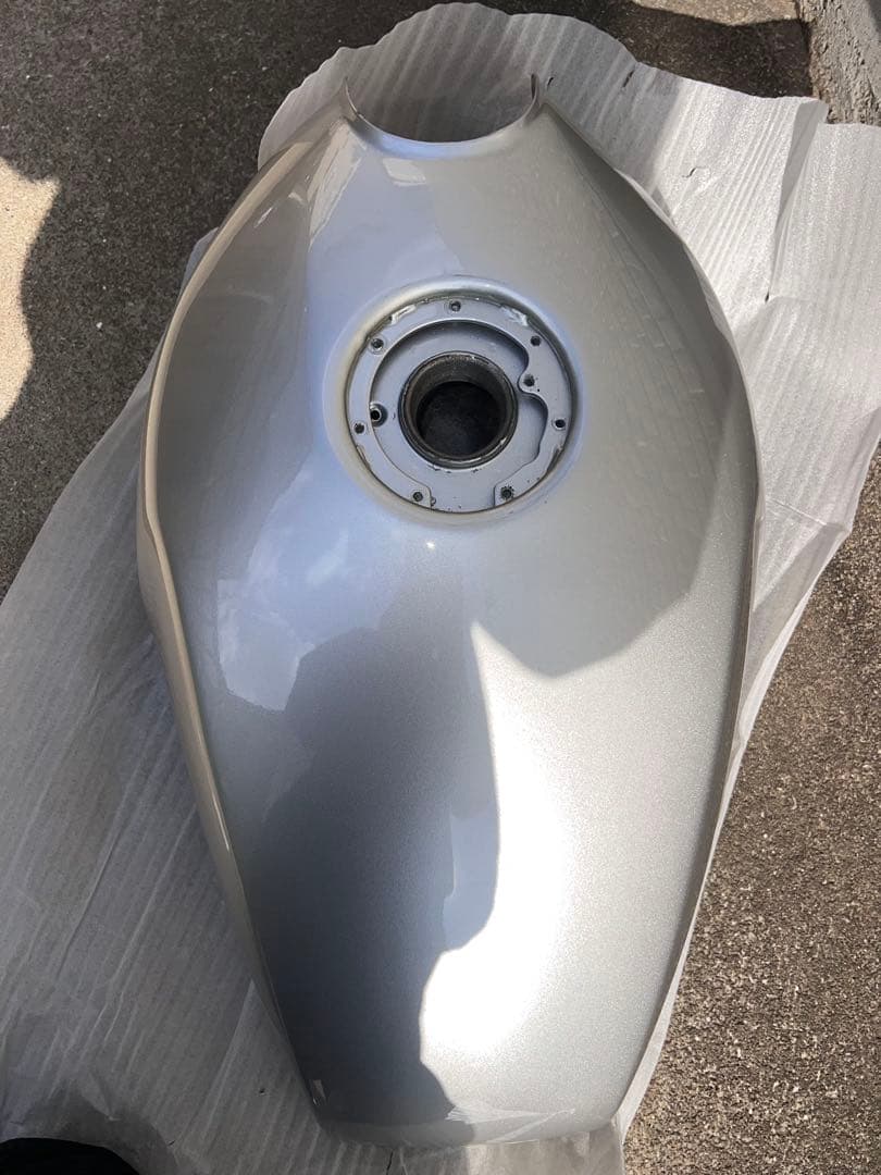 ［美品］　ゼファーカイχ タンク　純正シルバー