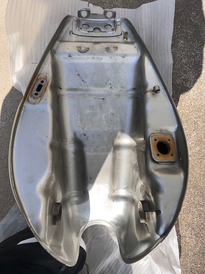 ［美品］　ゼファーカイχ タンク　純正シルバー