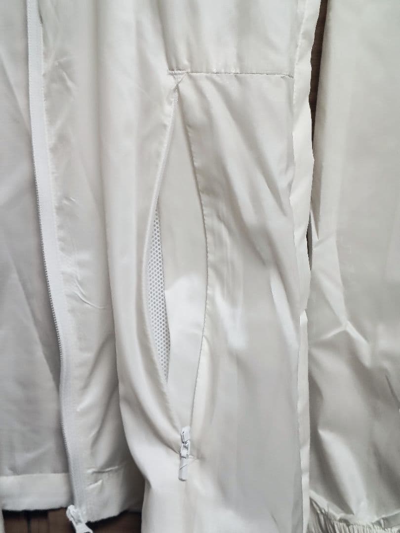 新品　パーリーゲイツ　ウィンドブレーカー　サイズ：４　ウィンブレ