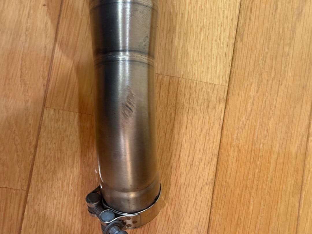 アクラポビッチ　マフラー