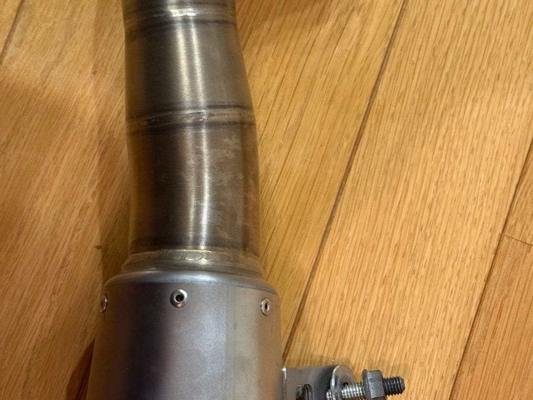 アクラポビッチ　マフラー