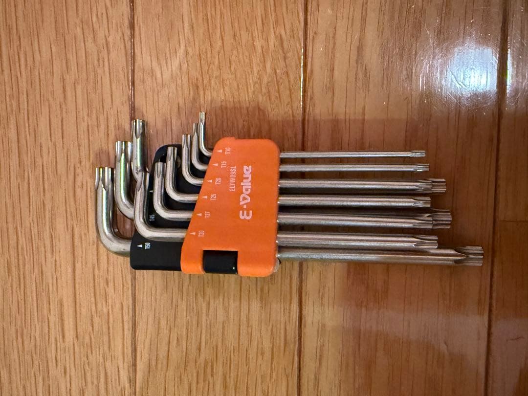 アクラポビッチ　マフラー