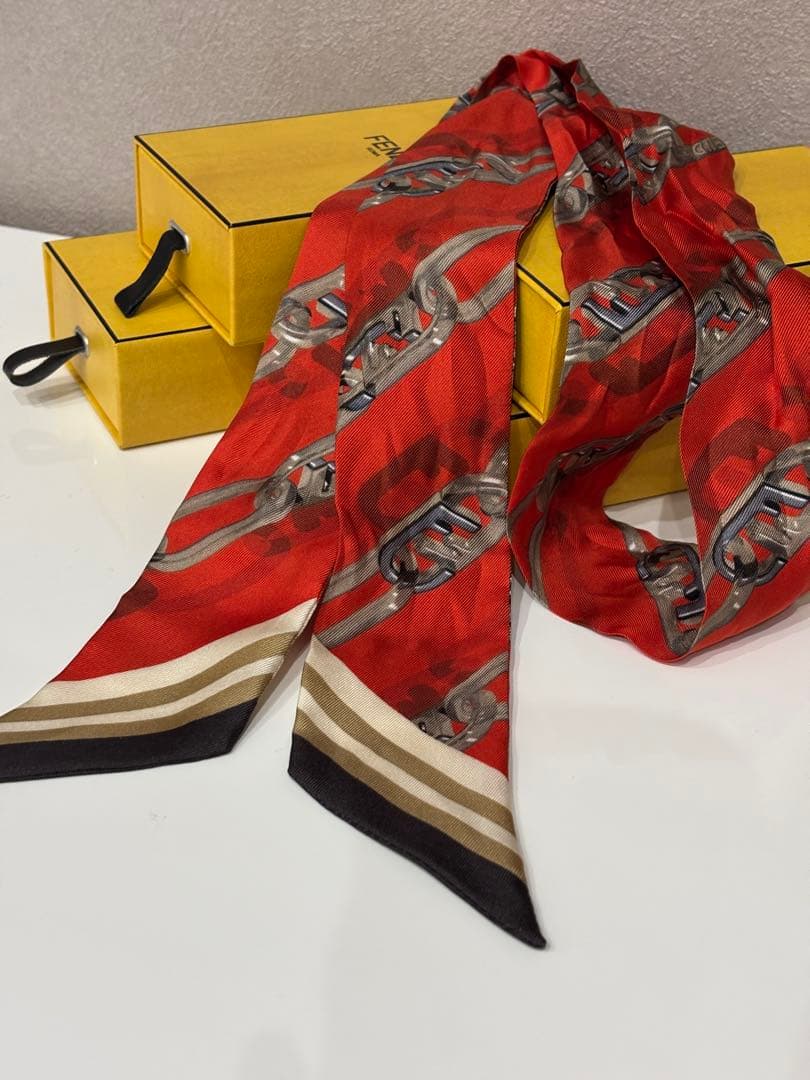 cana4119♡FENDI フェンディ　ラッピー　赤