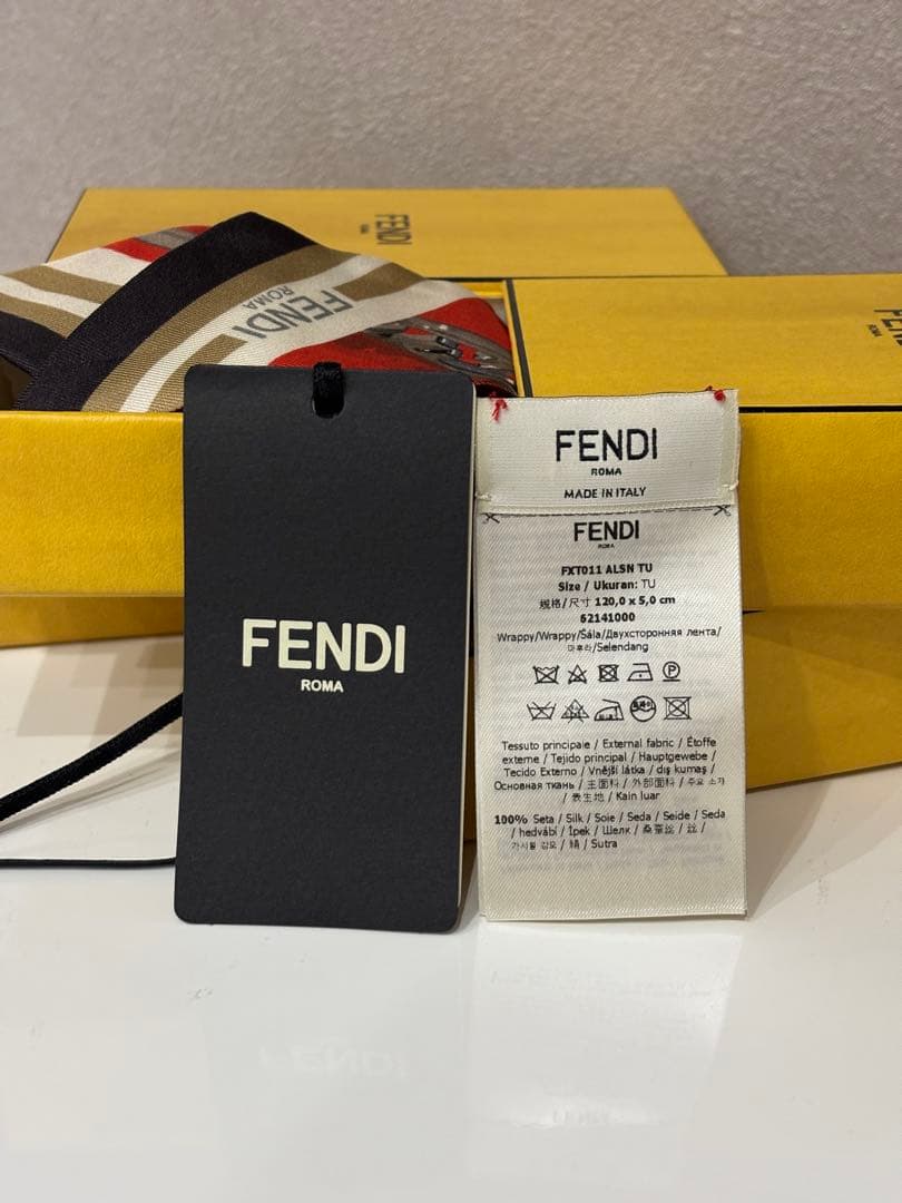 cana4119♡FENDI フェンディ　ラッピー　赤