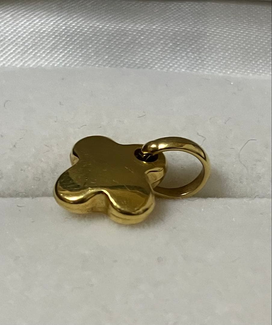 k18ゴールド クローバー型チャーム