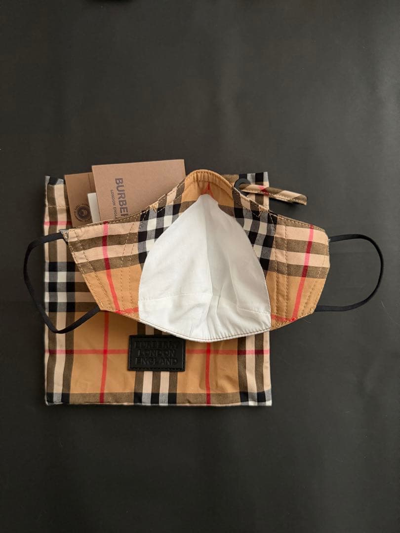 BURBERRYチェック柄マスク&収納袋セット