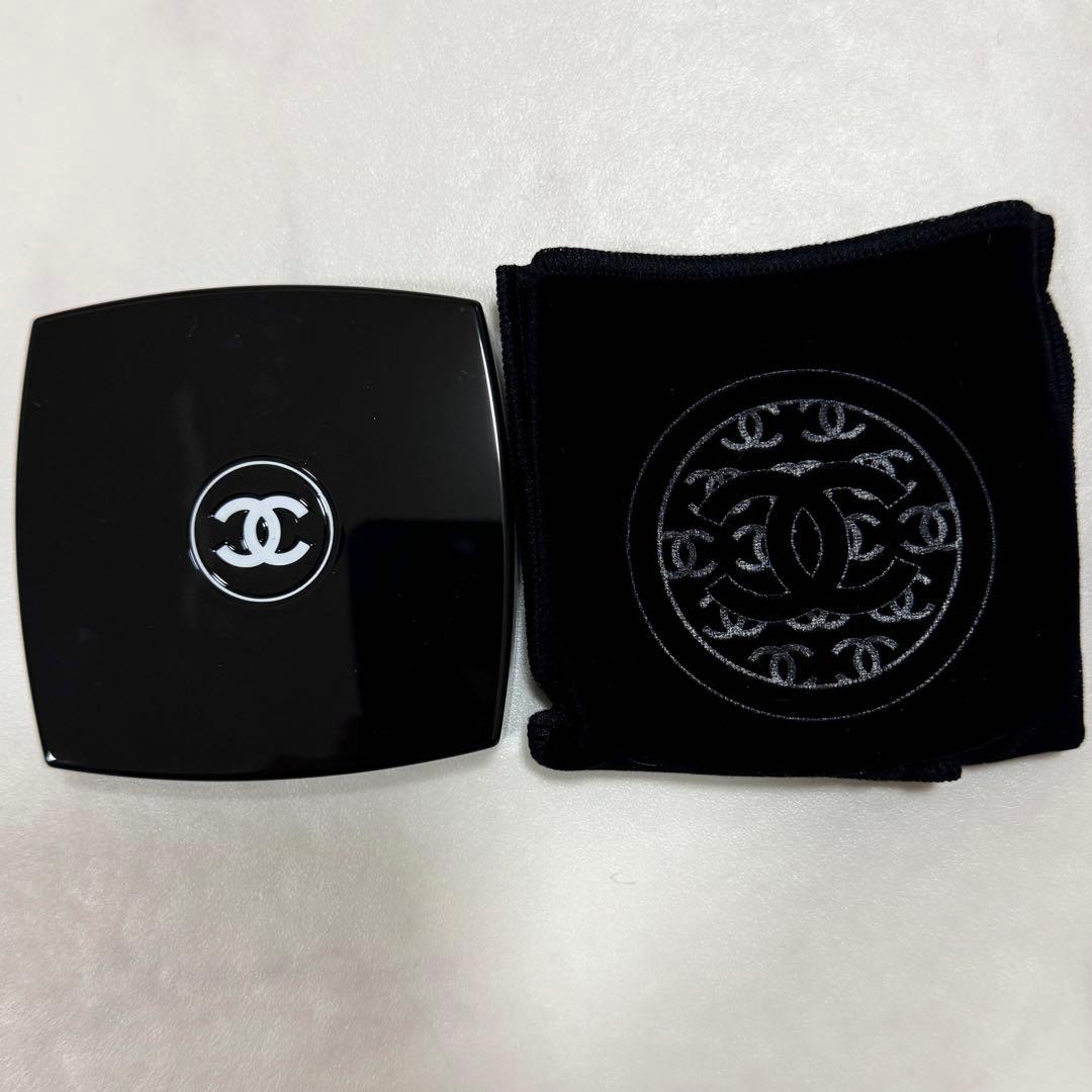 CHANEL アイシャドウ　レキャトルオンブルブトン219