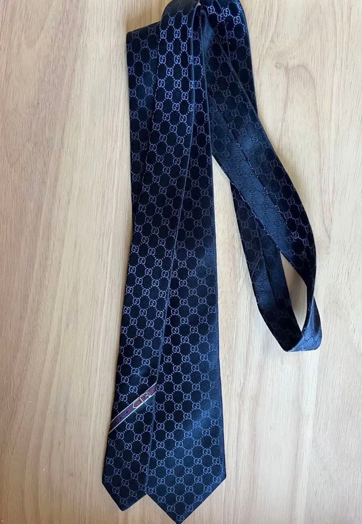 価*民様 新品　GUCCI シルク ネクタイ ネイビー