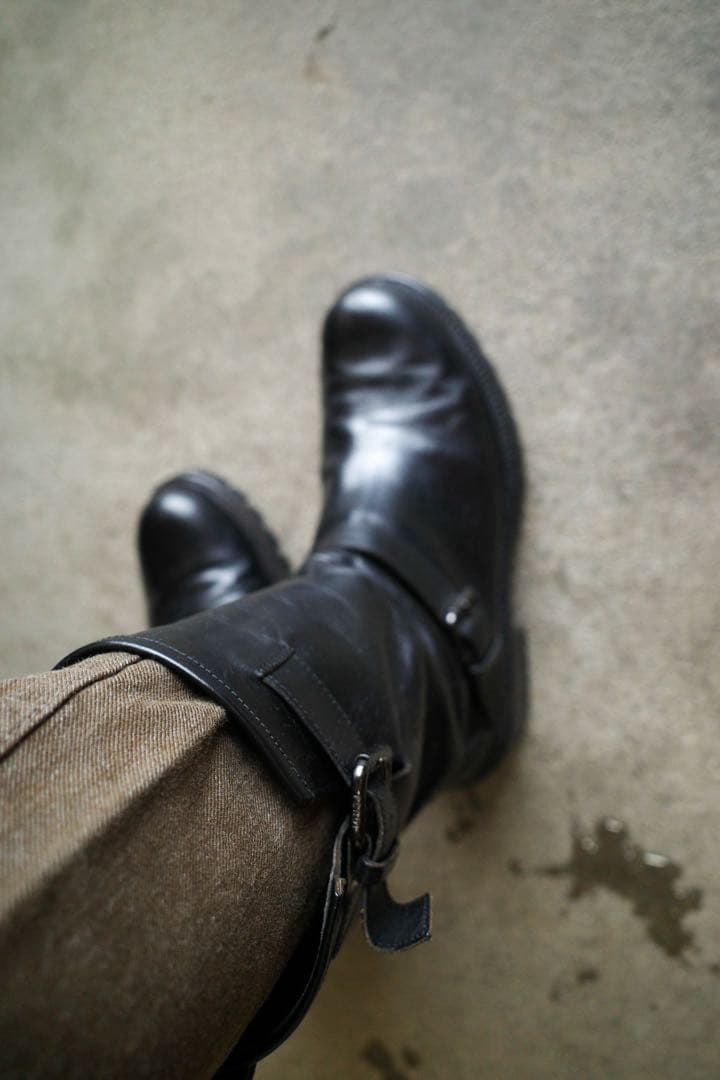 FENDI 黒 レザー エンジニアブーツ バックル付き