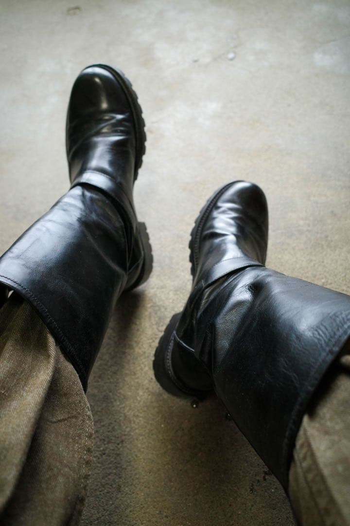 FENDI 黒 レザー エンジニアブーツ バックル付き